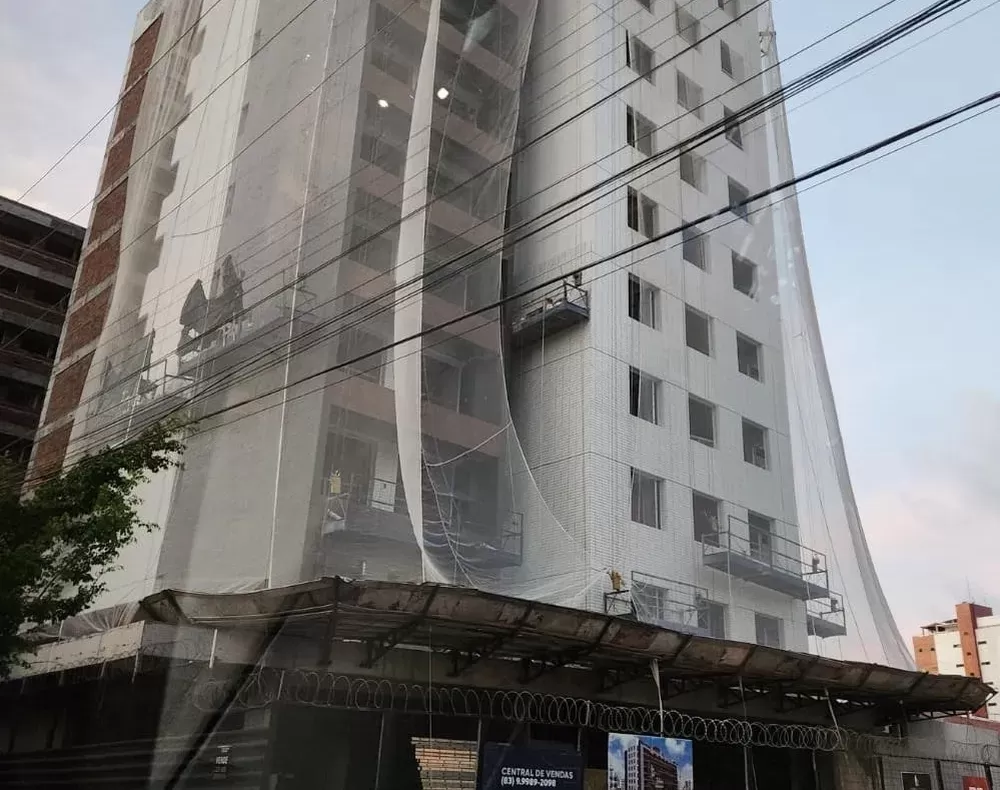 Denúncia questiona altura irregular de prédio na orla de João Pessoa