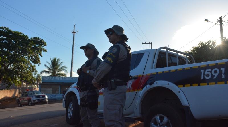 Polícia Militar apreende cerca de 5 mil reais em dinheiro falso, durante abordagem a veículo