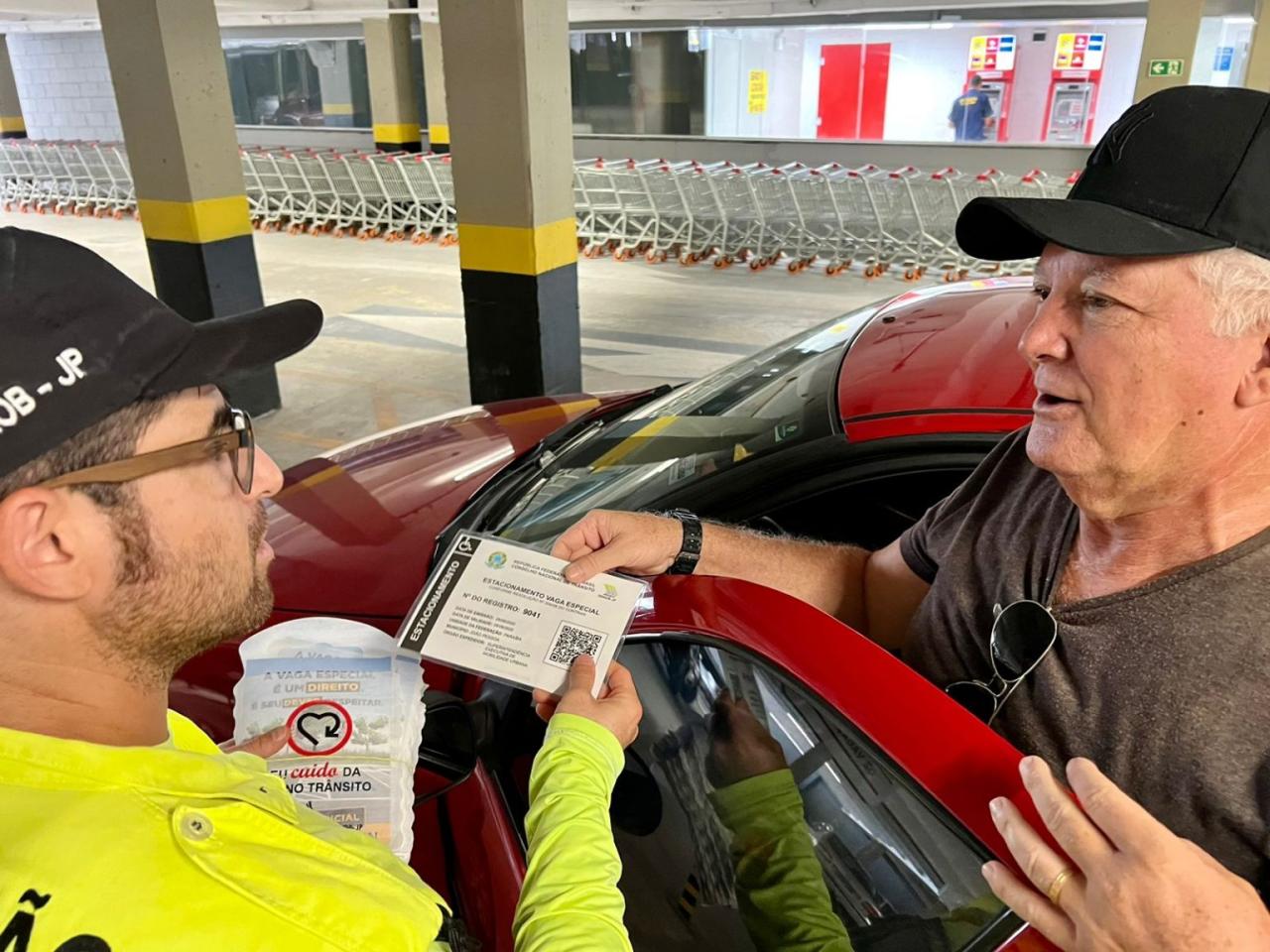 Semob-JP orienta população sobre obrigatoriedade da credencial para estacionar em vagas prioritárias
