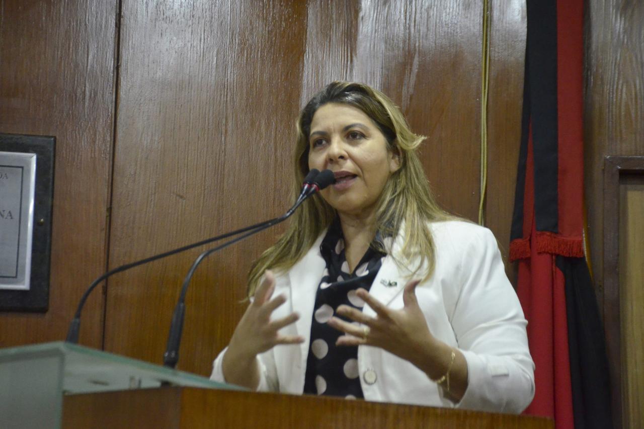 Vereadora alerta sobre riscos do uso excessivo de telas por bebês e crianças