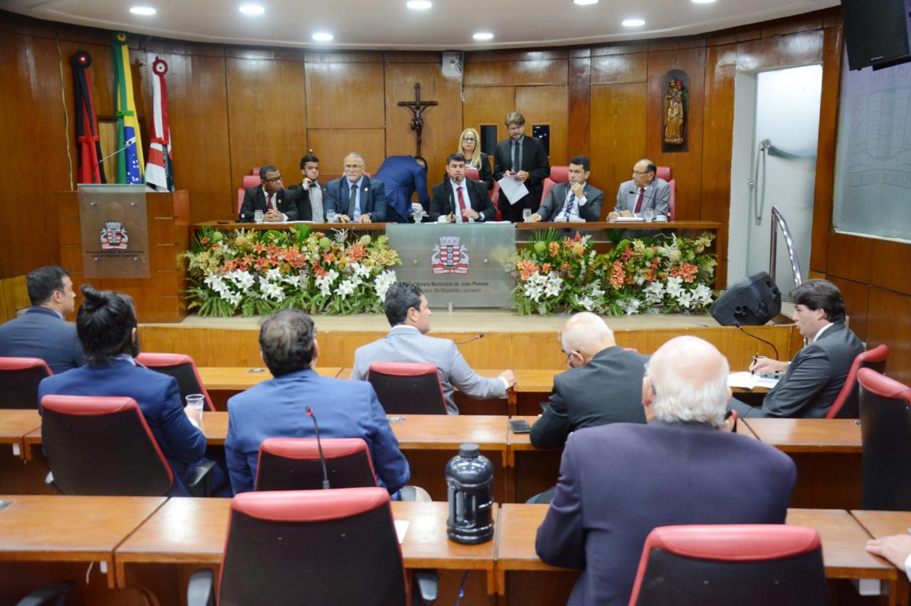 Vereadores debatem veto a emendas sobre o pagamento do piso da enfermagem
