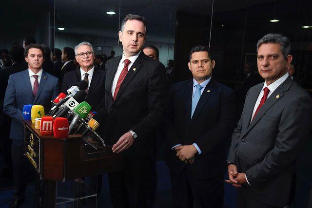 Presidente Rodrigo Pacheco comemora reeleição de Veneziano para a Vice-Presidência do Senado