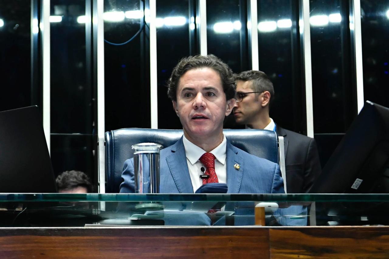 Ao presidir sessão do Senado, Veneziano destaca tecnologia de reuso de água desenvolvida pelo Instituto do Semiárido