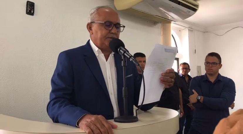 Câmara empossa novo prefeito de Pedras de Fogo
