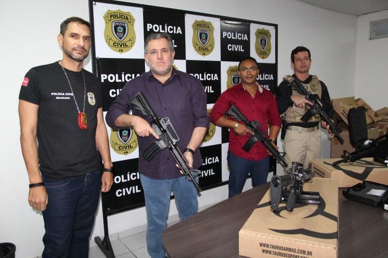 Delegado-Geral entrega mais fuzis para equipes especializadas de João Pessoa e Campina Grande