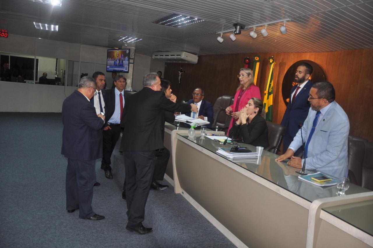 Câmara de vereadores aprova autorização para Executivo contratar operações de crédito