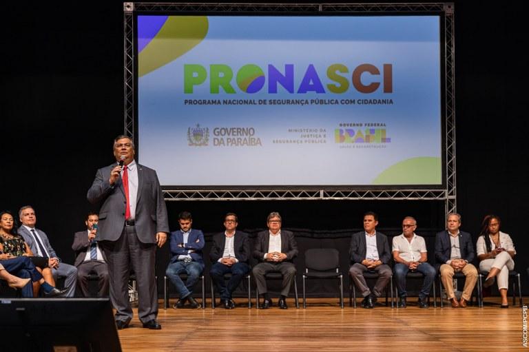 Delegado-geral prestigia visita de ministro Flávio Dino e destaca expertise da Polícia Civil na elucidação de crimes