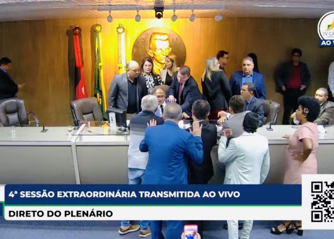 Oposição recorre à justiça e permite invasão do Plenário da Câmara de Campina para impedir sessão que avaliaria pacote de investimentos