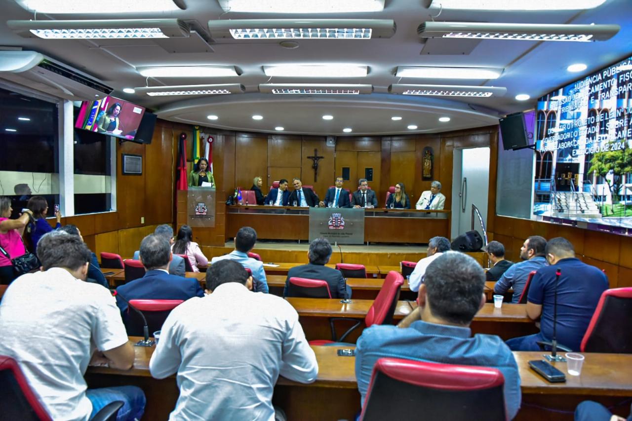 ALPB debate LDO 2024 com poderes, autarquias e representantes da sociedade durante audiência pública em João Pessoa