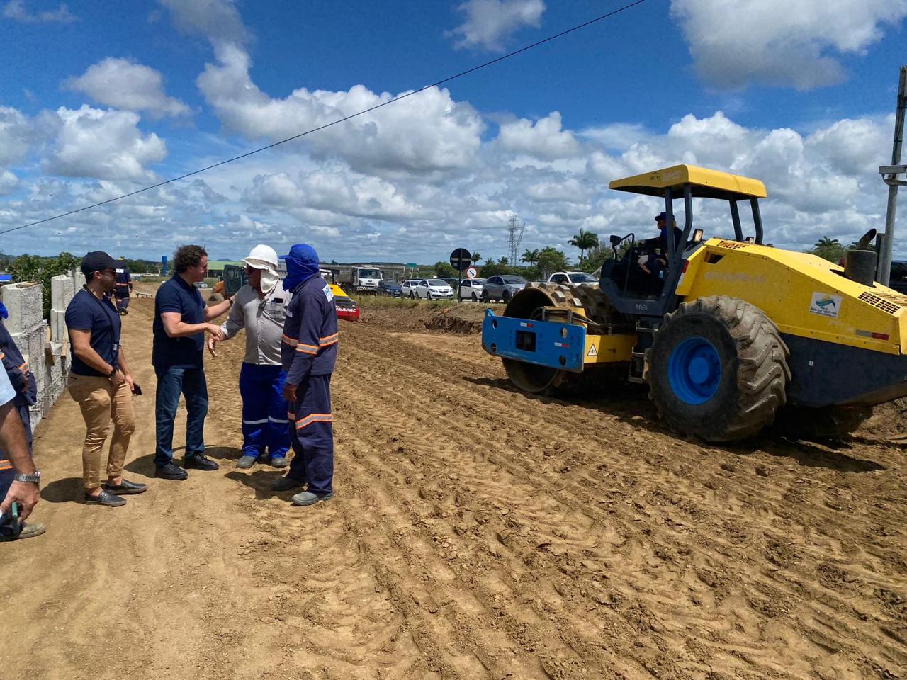 Em visita à duplicação da BR 230 em Campina Grande, Veneziano confirma que execução das obras segue em três turnos, com 156 trabalhadores