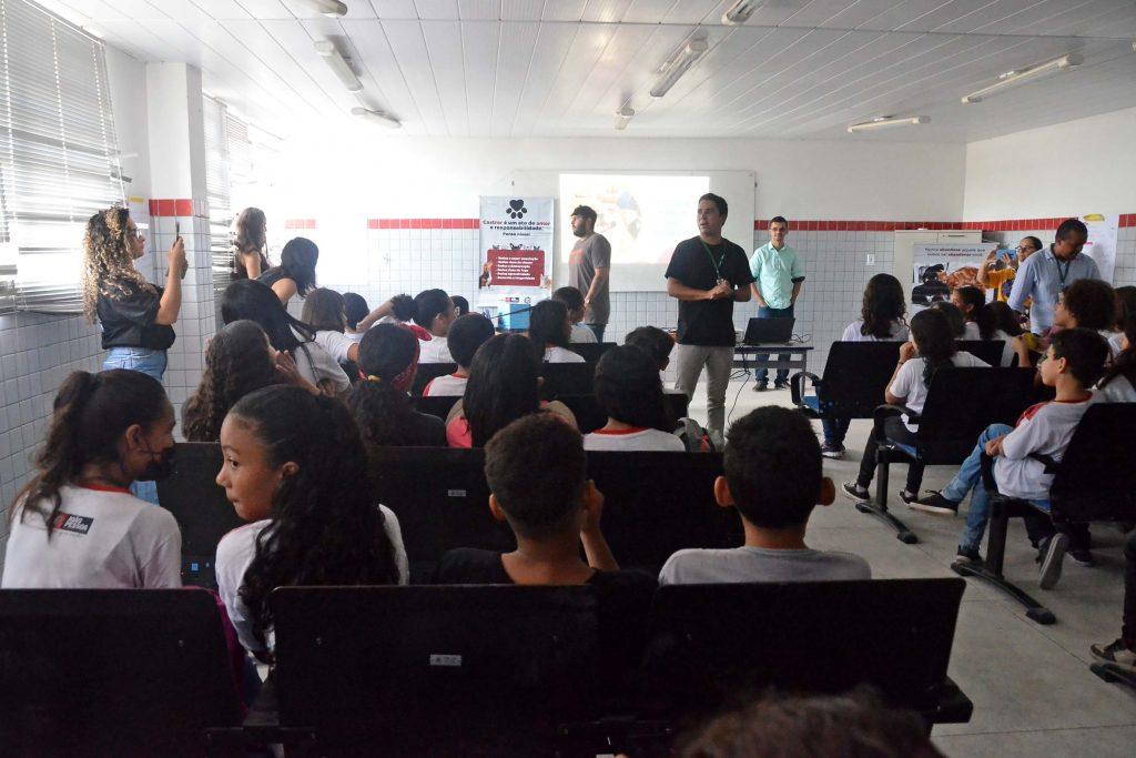 Equipes da Semam e Polícia Ambiental ministraram palestra para estudantes de escola municipal