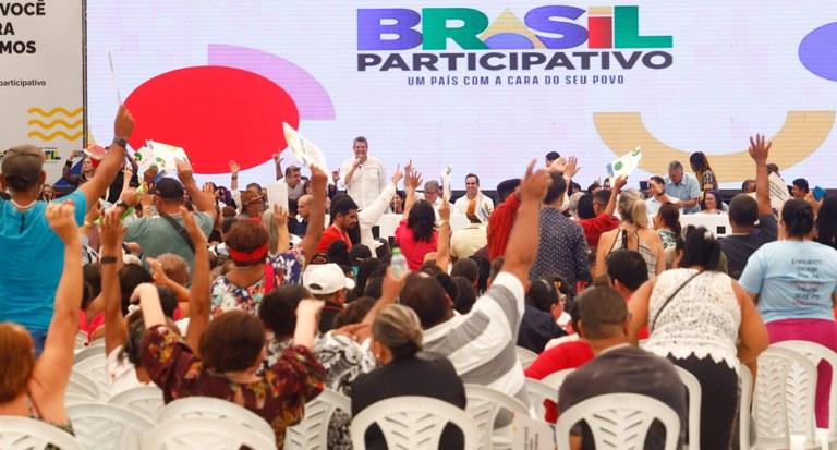 João Azevêdo destaca os novos caminhos para o país na plenária paraibana do PPA nacional