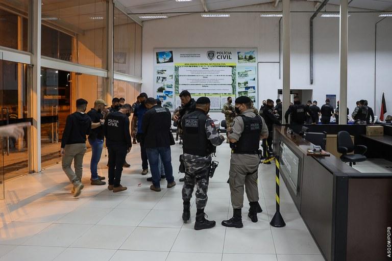 Operação Caminhos Seguros prende donos de bar por venda de drogas e exploração sexual de menores em Santa Rita