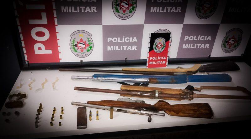 Polícia Militar apreende quatro armas e drogas durante incursão na cidade de Juripiranga