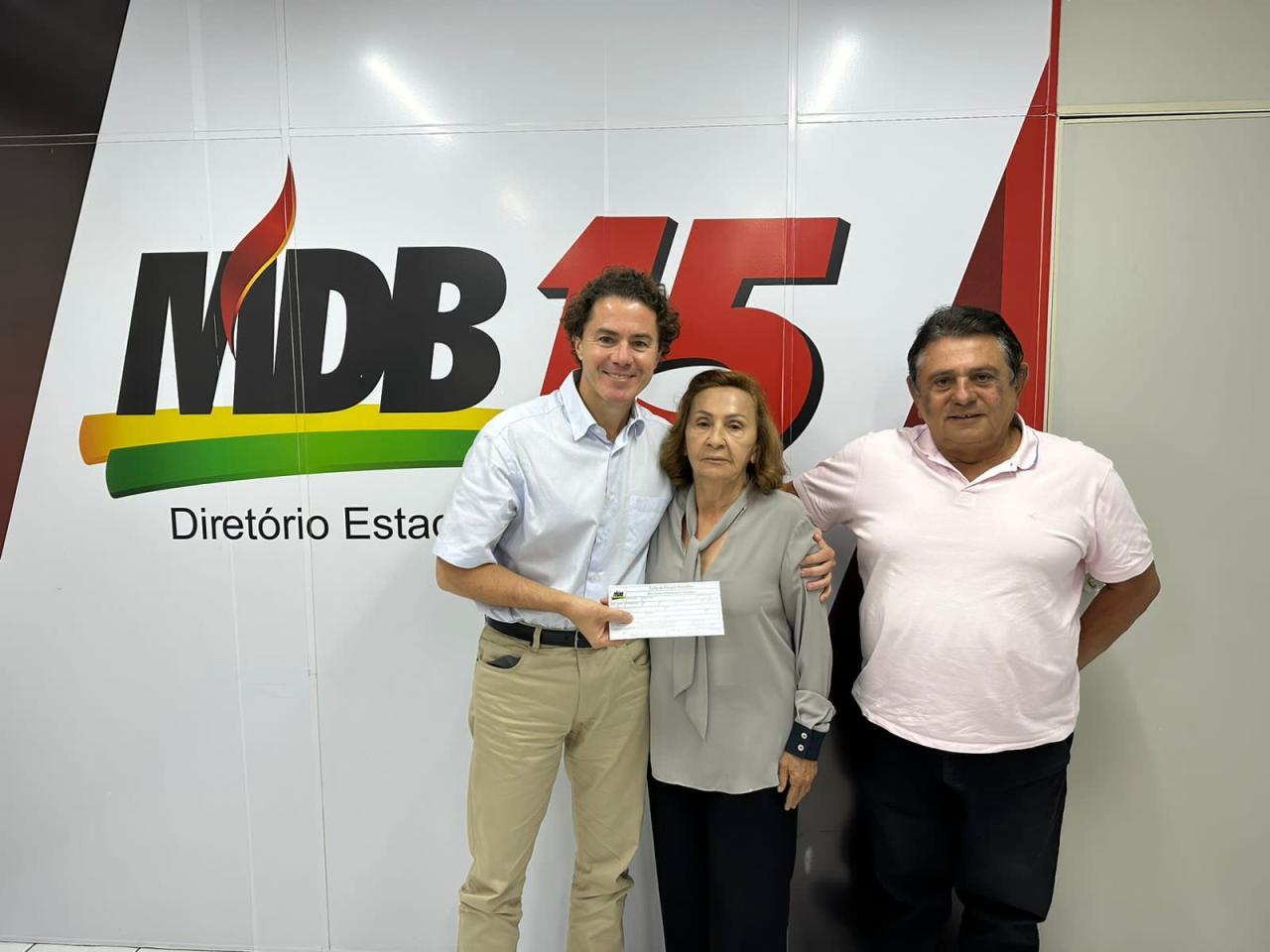 Prefeita Aline Barbosa, de Belém, também assina ficha de filiação ao MDB: “a gente só tem a crescer”