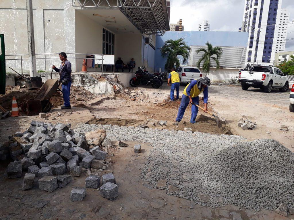 Seinfra segue com Operação Tapa-Buraco e serviços de manutenção de galerias e iluminação pública