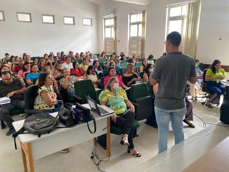 SES realiza oficina para fortalecer ações de prevenção e assistência às pessoas com infecções sexualmente transmissíveis (ISTs)