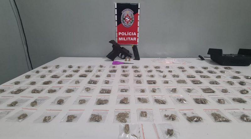 Suspeito de tráfico é preso com pistola e mais de 120 embalagens de drogas em Santa Rita