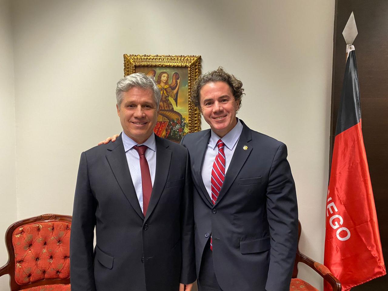 Veneziano recebe Ministro do Desenvolvimento Agrário na Vice Presidência do Senado para tratar de demandas da Paraíba