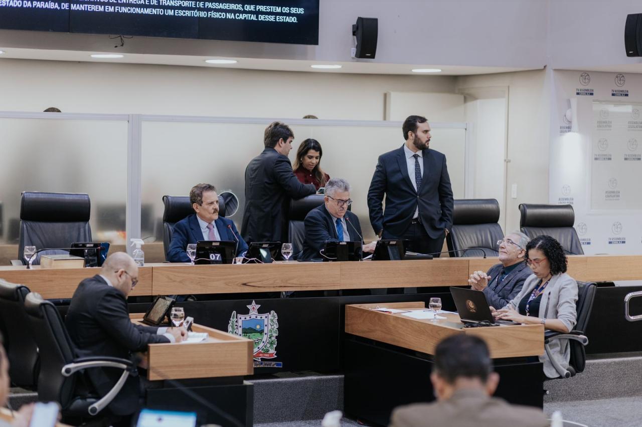 Assembleia aprova projetos em defesa dos direitos da mulher, dos idosos e crianças