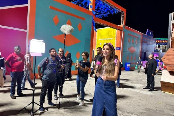 Patrícia Poeta grava reportagem para o Encontro sobre o São João de Campina