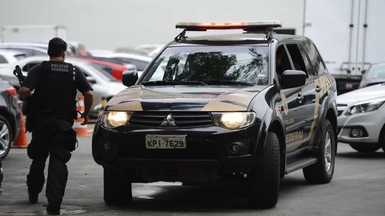 PF suspeita que empresas de entregadores de dinheiro pagaram outro imóvel de assessor de Lira