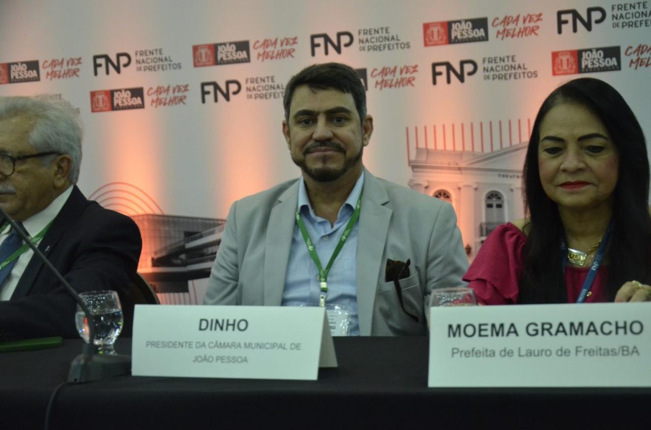 Vereadores participam de reunião da Frente Nacional de Prefeitos