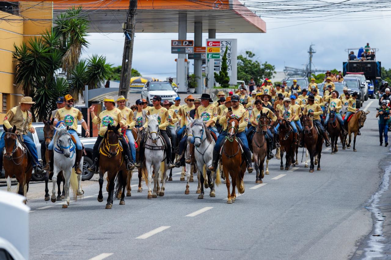 Cavalgada Junina levou animação, cultura e tradição às ruas de Campina Grande, neste sábado