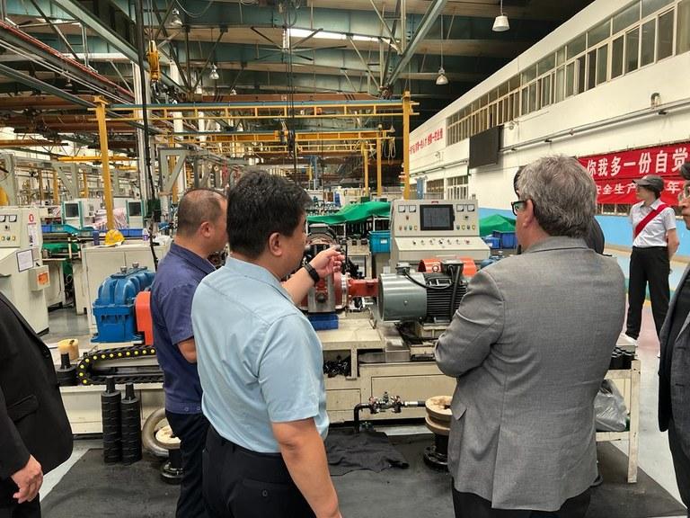 João Azevêdo discute utilização de equipamentos agrícolas da China para aumentar produtividade na agricultura familiar da Paraíba