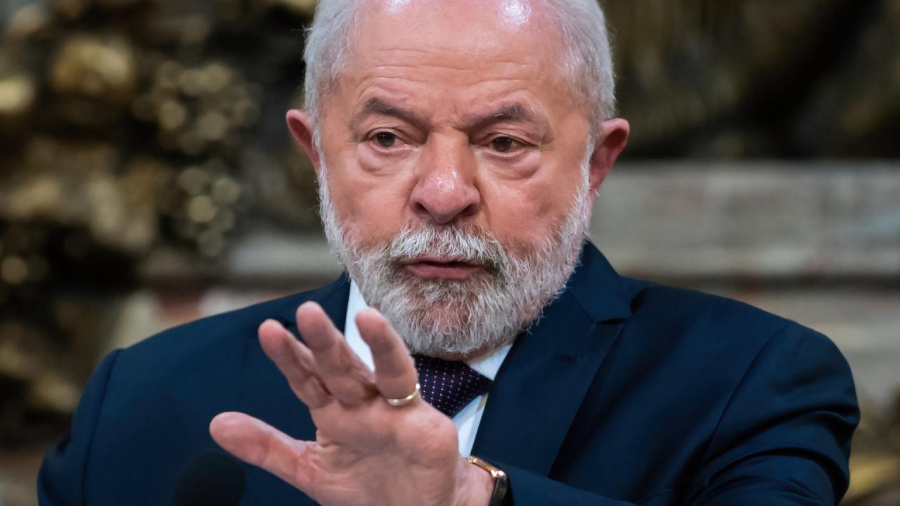 Lula suspende agenda, faz nova infiltração e ensaia rotina fora do Planalto para cirurgia