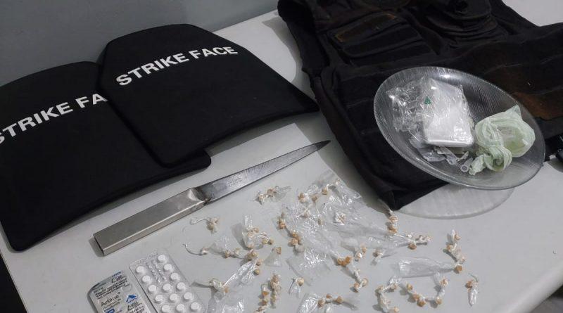 Polícia Militar apreende drogas e colete balístico em ação contra o tráfico na cidade de Bayeux