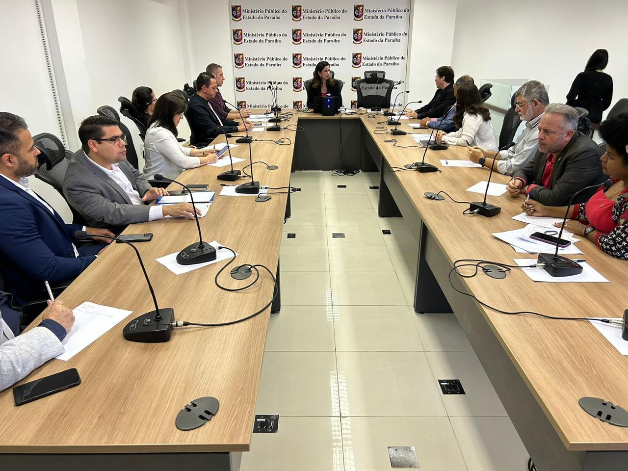Prefeitura vai antecipar pagamento e arcar com insumos do Hospital Antônio Targino para garantir serviço de hemodiálise