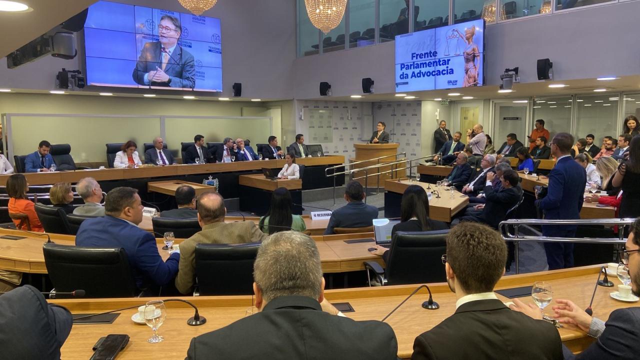 ALPB instala Frente Parlamentar da Advocacia e homenageia personalidades do sistema jurídico