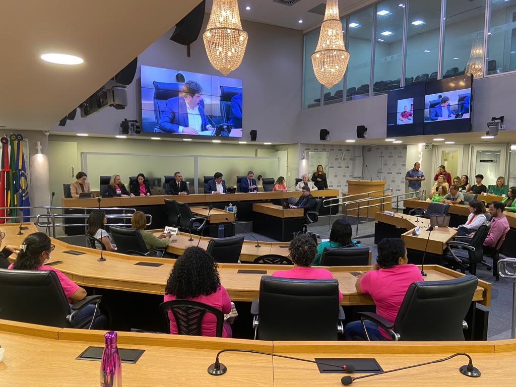 Comissão de Saúde da ALPB debate tratamento de câncer para mulheres paraibanas em audiência pública