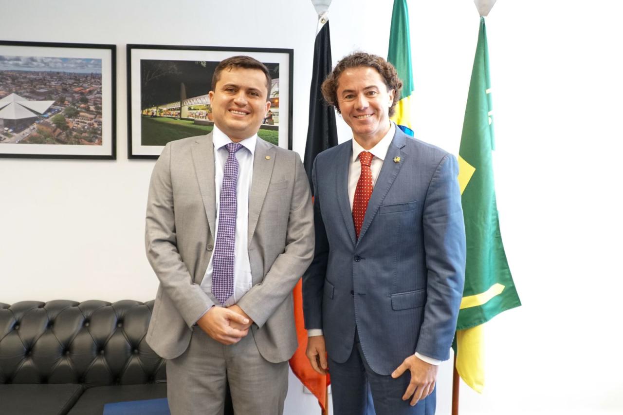 Deputado Gilbertinho se antecipa e anuncia apoio à reeleição de Veneziano para o Senado em 2026