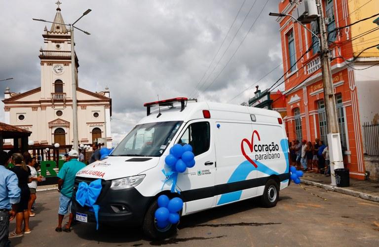 Governador entrega travessias urbanas e ambulância do Coração Paraibano em Borborema e Serraria