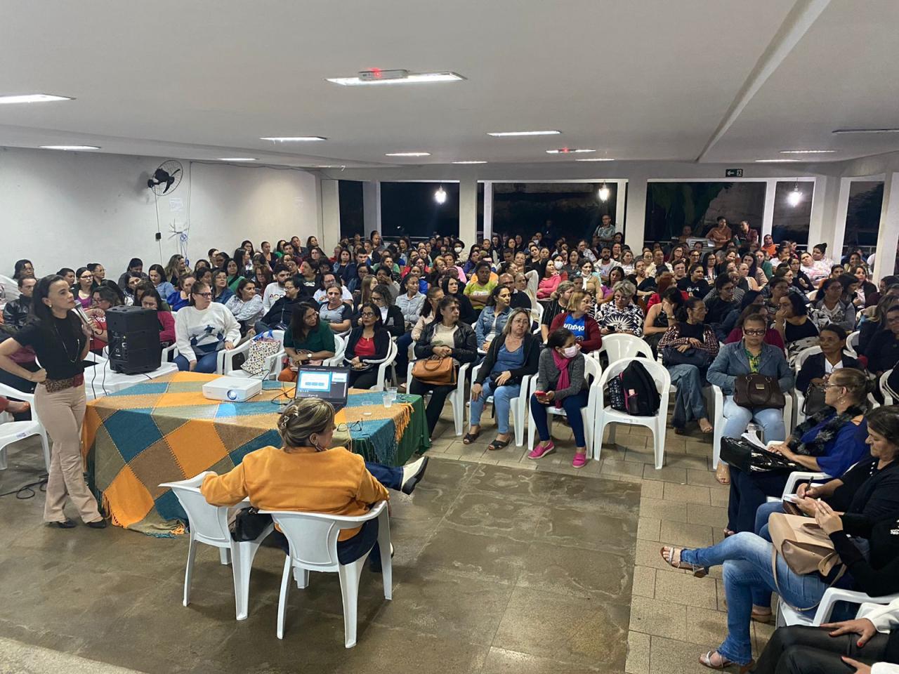 IBP-AMA - Amigos do Autista capacita professores e apoios da Rede Municipal de Campina Grande sobre condução de comportamentos