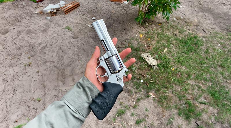 MAIS UM: Polícia Militar prende acusado com arma de fogo e drogas em Cabedelo
