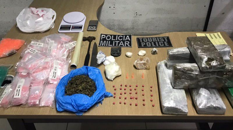 Polícia Militar apreende grande quantidade de drogas em ação contra o tráfico no bairro do Bessa