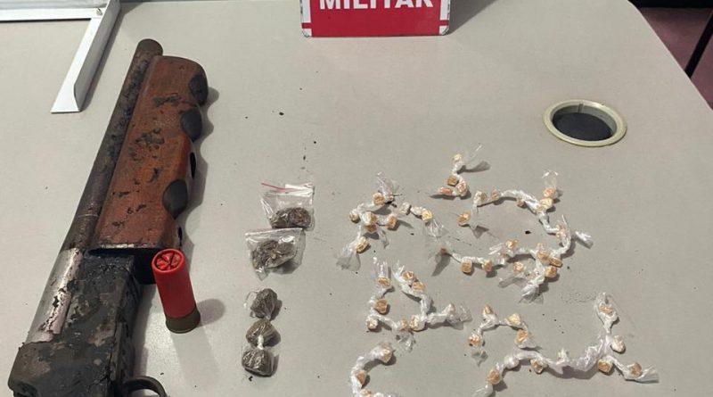Polícia Militar faz incursão em manguezal e apreende arma e 80 porções de drogas em Bayeux