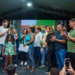Prefeitura entrega oficialmente títulos de propriedade esperados há mais de 10 anos por cerca de 400 familias do bairro do Araxá