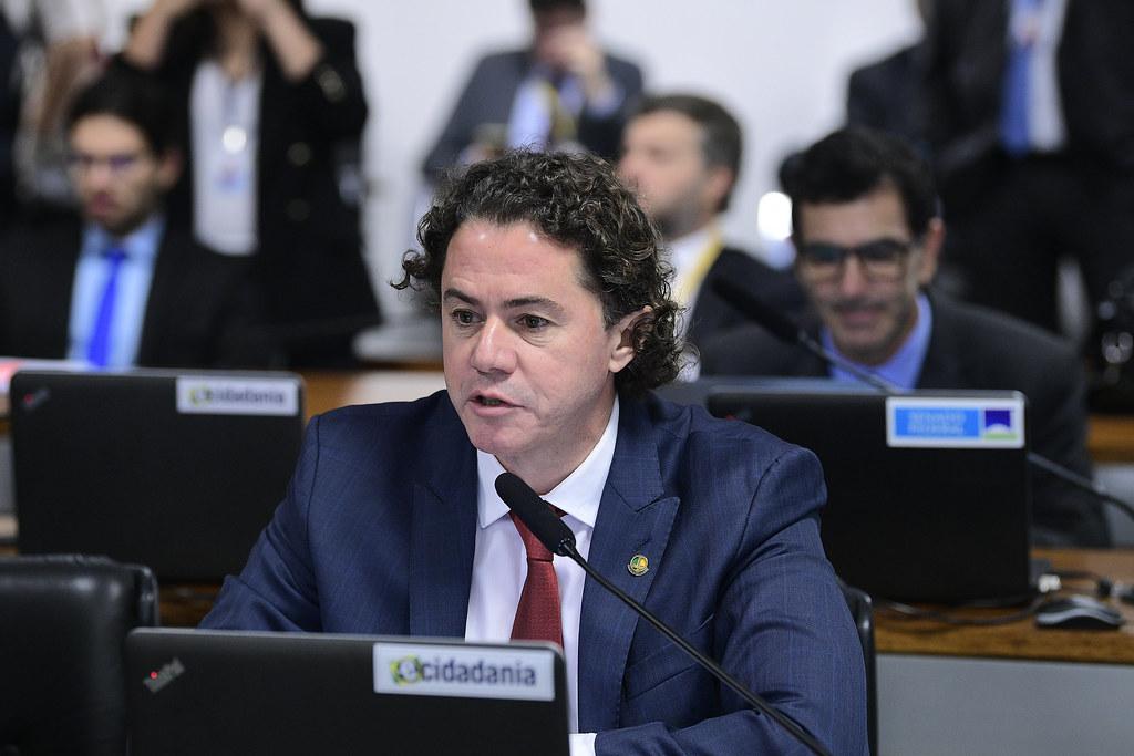 Presidente da Frente Parlamentar de Recursos Naturais, Veneziano tem relatório sobre captura de carbono aprovado no Senado