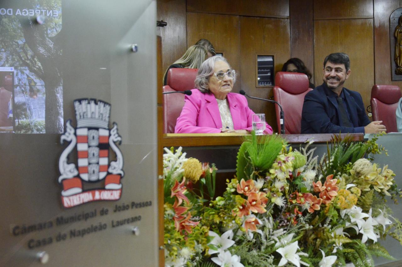 Professora e filósofa Tânia Rodrigues Palhano recebe cidadania pessoense