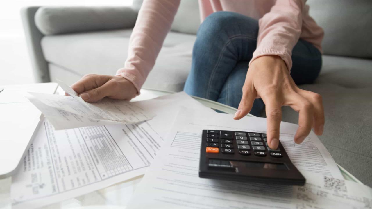 Queda na Selic mexe com financiamento do carro e rotativo do cartão de crédito; confira