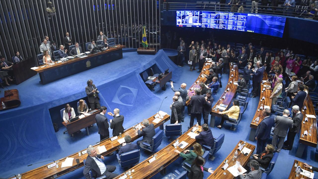 Senado aprova aumento salarial de 9% a servidores federais