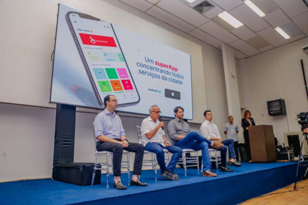 Cícero Lucena lança aplicativo ‘João Pessoa na Palma da Mão’, que permite a população acessar todos os serviços da gestão municipal