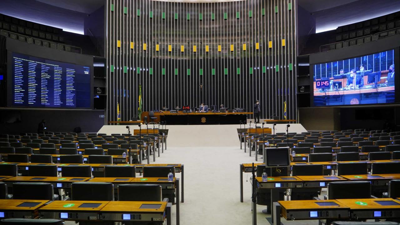 Comissão da Câmara pode votar hoje PL que proíbe união homoafetiva