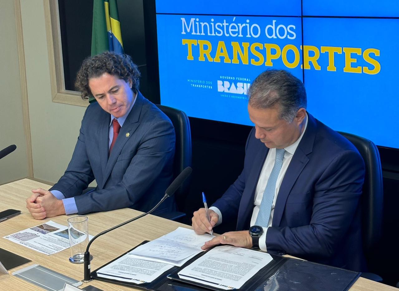 Durante assinatura da ordem de serviço para triplicação da BR-230 e restauração da BR 101, ministro destaca atuação de Veneziano em favor das obras