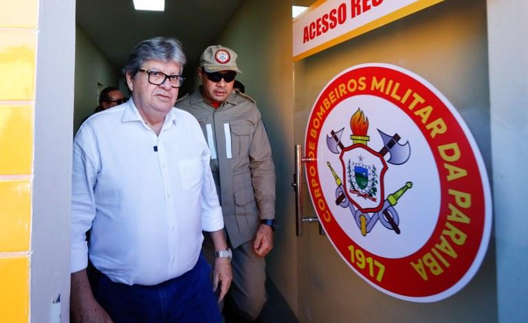 João Azevêdo entrega reforma e ampliação da 2ª Companhia Independente de Bombeiro Militar de Catolé do Rocha e viatura de resgate
