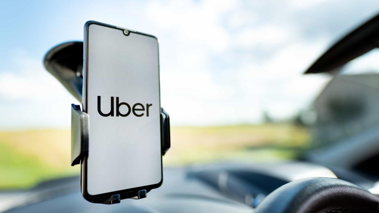 Justiça do Trabalho decide que Uber deverá registrar motoristas